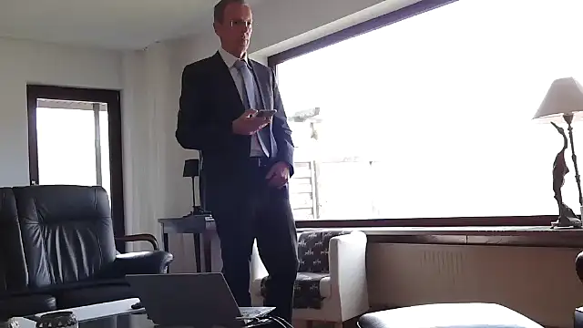 maxmueller321 online show from April 20, 2026, 9:45 am