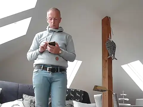 Snapshot of maxmueller321 chatting on June 16, 2026, 12:30 pm maxmueller321 online show from June 16, 2026, 12:30 pm