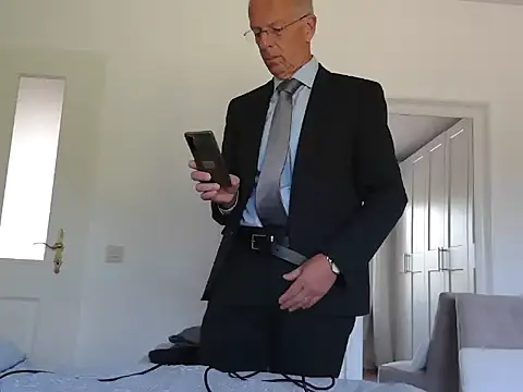 Snapshot of maxmueller321 chatting on June 24, 2026, 8:24 am maxmueller321 online show from June 24, 2026, 8:24 am
