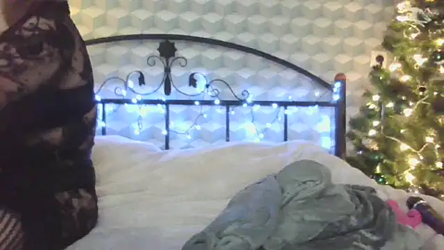  Leslyy Solo 1 online show from December 30, 2024, 1:58 pm