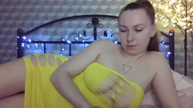  Leslyy Solo 1 online show from January 28, 2025, 1:05 pm