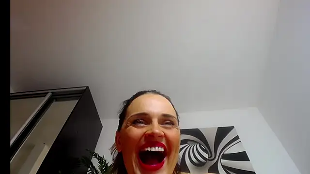 hugebobbs online show from January 6, 2025, 8:28 pm