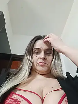 hugebobbs online show from June 10, 2026, 4:39 pm