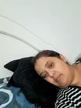 Snapshot of sarahhh1987 chatting on November 6, 2025, 11:55 am sarahhh1987 online show from November 6, 2025, 11:55 am