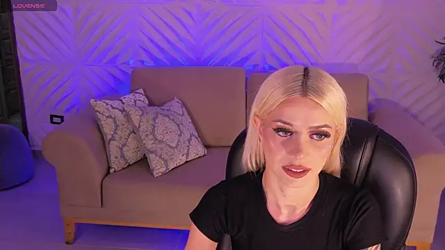HannaConnor  online show from July 25, 2026, 11:57 pm