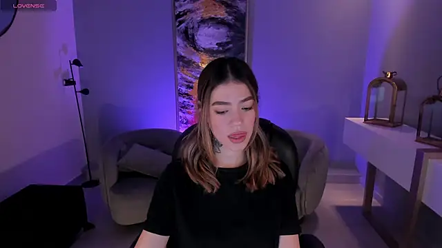 Snapshot of ViolettHansson chatting on January 5, 2025, 5:09 pm ViolettHansson online show from January 5, 2025, 5:09 pm