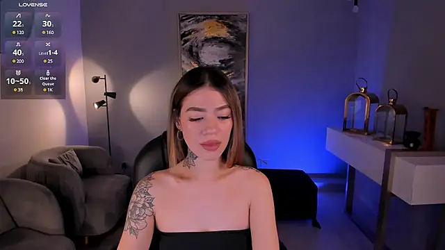 Snapshot of ViolettHansson chatting on January 27, 2025, 9:33 pm ViolettHansson online show from January 27, 2025, 9:33 pm