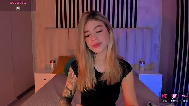 ViolettHansson online show from June 17, 2026, 10:39 am