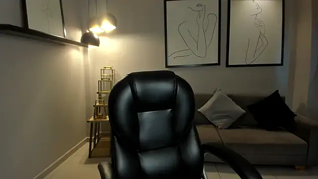 AliceHarper  online show from April 22, 2026, 9:05 pm