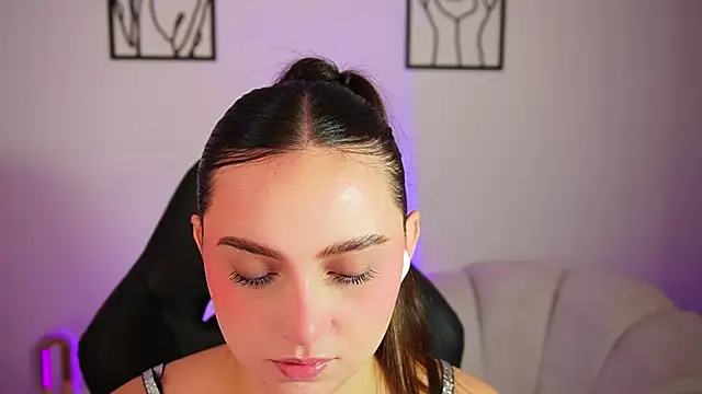 AliceHarper  online show from August 5, 2026, 1:19 am