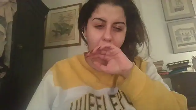 Snapshot of holyeroticss chatting on February 15, 2025, 9:27 am holyeroticss online show from February 15, 2025, 9:27 am
