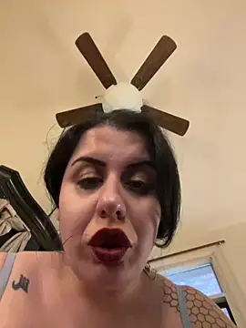 Snapshot of holyeroticss chatting on March 5, 2025, 8:53 pm holyeroticss online show from March 5, 2025, 8:53 pm