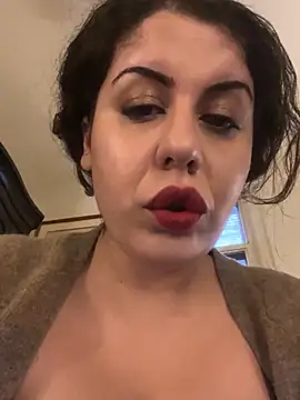 Snapshot of holyeroticss chatting on October 5, 2025, 9:13 pm holyeroticss online show from October 5, 2025, 9:13 pm