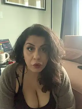 holyeroticss online show from March 18, 2026, 9:29 pm