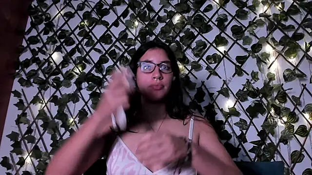 Snapshot of CoralineSanchez chatting on January 9, 2025, 3:15 am CoralineSanchez online show from January 9, 2025, 3:15 am