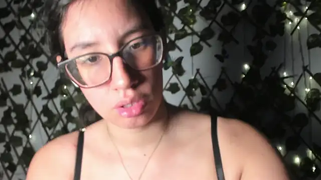 Snapshot of CoralineSanchez chatting on October 17, 2025, 3:31 am CoralineSanchez online show from October 17, 2025, 3:31 am