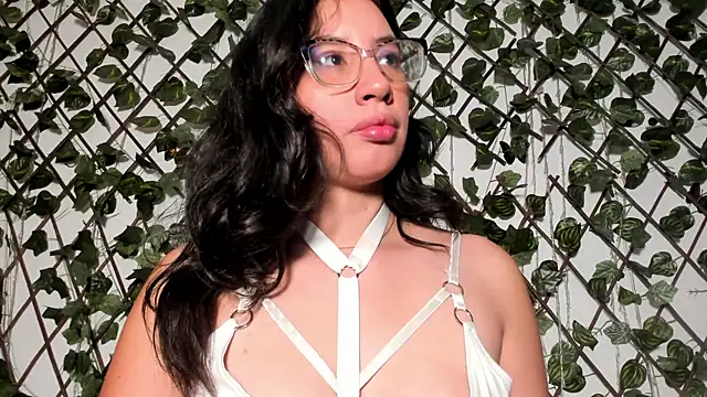 CoralineSanchez online show from March 27, 2026, 7:24 pm