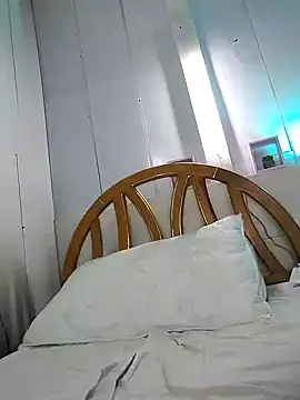 lunanataly online show from November 19, 2025, 2:33 am