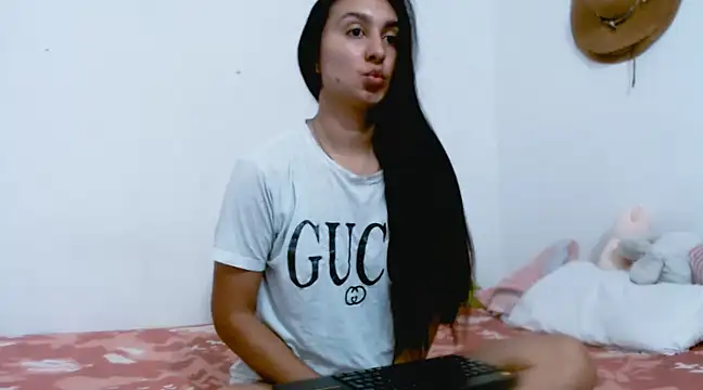 Snapshot of Alyson0001 chatting on March 18, 2025, 1:32 am Alyson0001 online show from March 18, 2025, 1:32 am