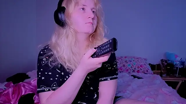 Glitch Witch online show from June 19, 2026, 10:30 am