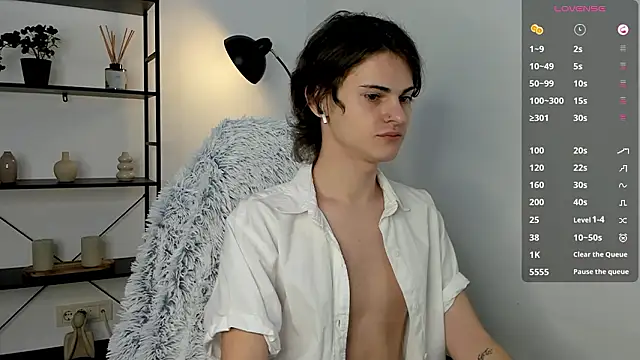 little femb0y online show from February 12, 2026, 11:38 am