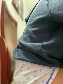 Snapshot of Salome_golvert chatting on March 6, 2025, 2:51 am Salome golvert online show from March 6, 2025, 2:51 am