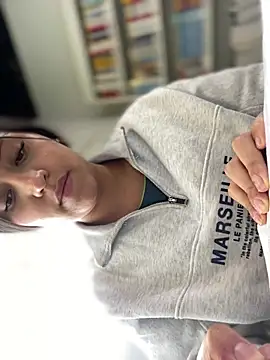 Snapshot of Salome_golvert chatting on March 14, 2025, 5:35 pm Salome golvert online show from March 14, 2025, 5:35 pm