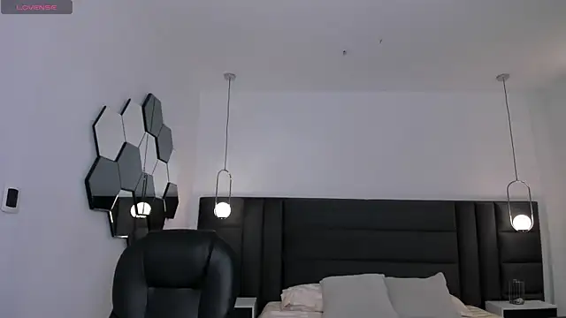 AnaisNin online show from November 12, 2025, 4:13 am