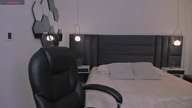 AnaisNin online show from November 14, 2025, 3:16 am