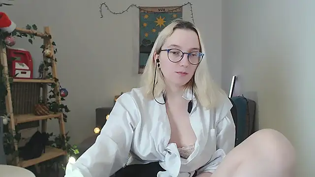 kiratarot online show from February 27, 2025, 4:43 pm