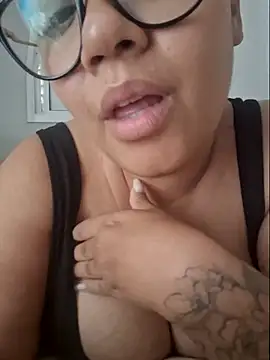 Snapshot of yasminmeyer00 chatting on January 24, 2025, 5:00 pm yasminmeyer00 online show from January 24, 2025, 5:00 pm