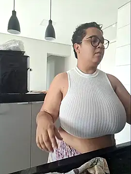 Snapshot of yasminmeyer00 chatting on February 1, 2025, 2:34 pm yasminmeyer00 online show from February 1, 2025, 2:34 pm