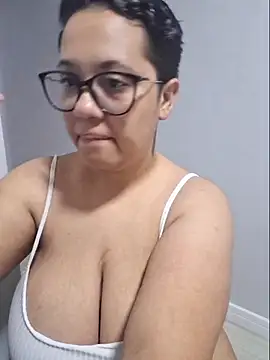 Snapshot of yasminmeyer00 chatting on February 2, 2025, 7:25 pm yasminmeyer00 online show from February 2, 2025, 7:25 pm
