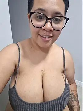 Snapshot of yasminmeyer00 chatting on February 20, 2025, 8:36 pm yasminmeyer00 online show from February 20, 2025, 8:36 pm
