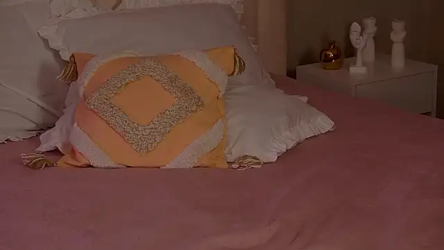  F R A U  online show from February 3, 2026, 2:53 am