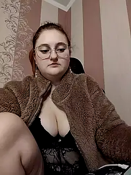 WhiteBellaX online show from February 3, 2026, 7:02 am