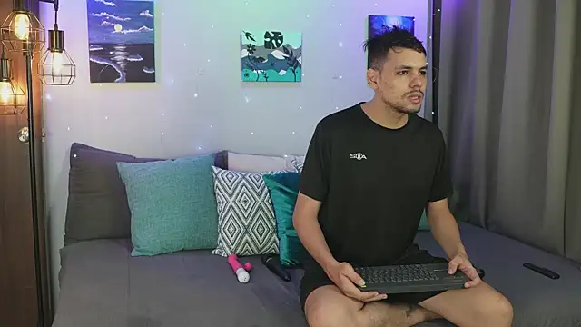 Snapshot of Cleoanubis- chatting on October 4, 2025, 4:21 am Cleoanubis- online show from October 4, 2025, 4:21 am