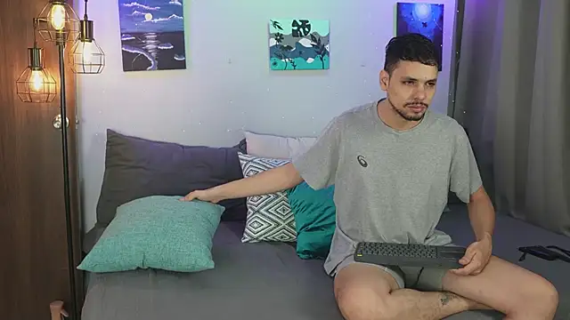 Snapshot of Cleoanubis- chatting on October 17, 2025, 5:32 am Cleoanubis- online show from October 17, 2025, 5:32 am