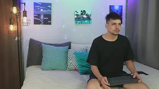 Snapshot of Cleoanubis- chatting on October 29, 2025, 6:15 am Cleoanubis- online show from October 29, 2025, 6:15 am