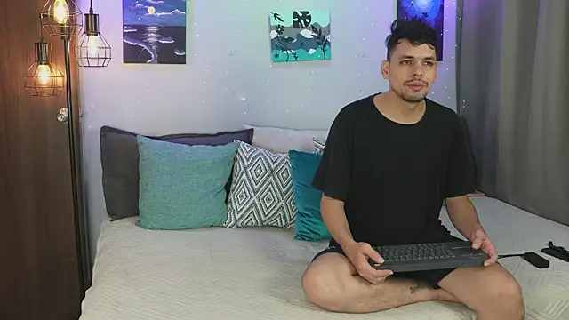 Snapshot of Cleoanubis- chatting on October 30, 2025, 7:43 am Cleoanubis- online show from October 30, 2025, 7:43 am