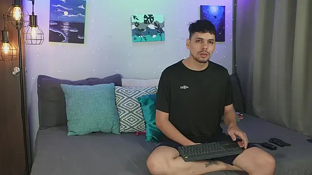 Snapshot of Cleoanubis- chatting on November 2, 2025, 5:43 am Cleoanubis- online show from November 2, 2025, 5:43 am