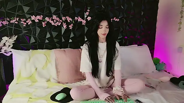 Snapshot of Finibondi chatting on September 23, 2025, 6:16 am Finibondi online show from September 23, 2025, 6:16 am