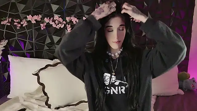 Snapshot of Finibondi chatting on October 1, 2025, 5:35 am Finibondi online show from October 1, 2025, 5:35 am