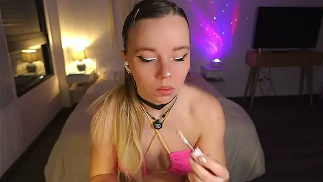 Ayra Lust online show from June 12, 2026, 4:39 pm