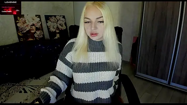 Snapshot of Stella__Cox chatting on October 12, 2025, 5:06 am Stella  Cox online show from October 12, 2025, 5:06 am