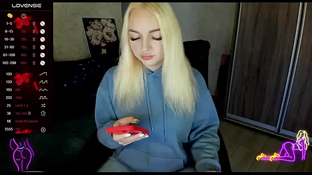 Snapshot of Stella__Cox chatting on October 16, 2025, 5:19 am Stella  Cox online show from October 16, 2025, 5:19 am