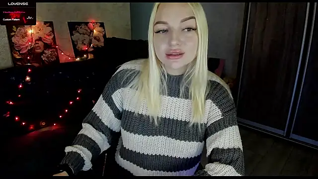 Snapshot of Stella__Cox chatting on October 23, 2025, 6:13 am Stella  Cox online show from October 23, 2025, 6:13 am