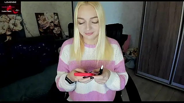 Snapshot of Stella__Cox chatting on October 30, 2025, 6:37 am Stella  Cox online show from October 30, 2025, 6:37 am