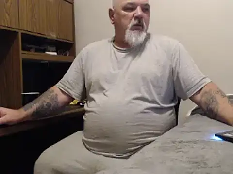 Newfiesausage1972 online show from December 14, 2024, 11:50 am