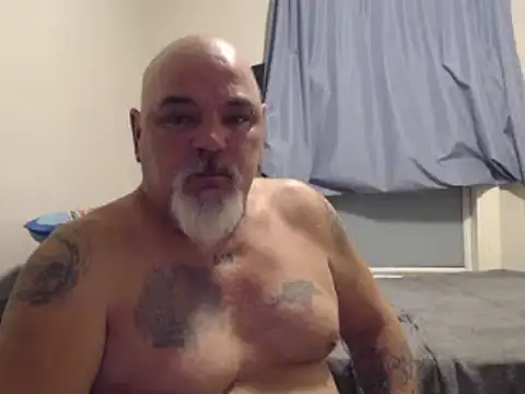Newfiesausage1972 online show from December 24, 2024, 10:44 am
